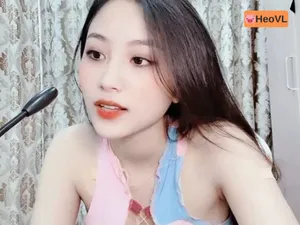 em kami show thân hình cực hấp dẫn của mình